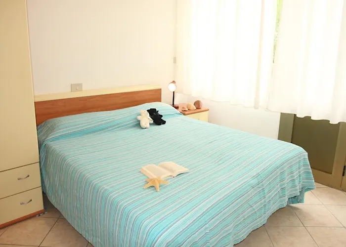 Apartman Two- Bedroom Flat With Sea View In