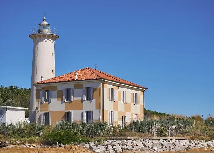 Apartman Two- Bedroom Flat With Sea View In *