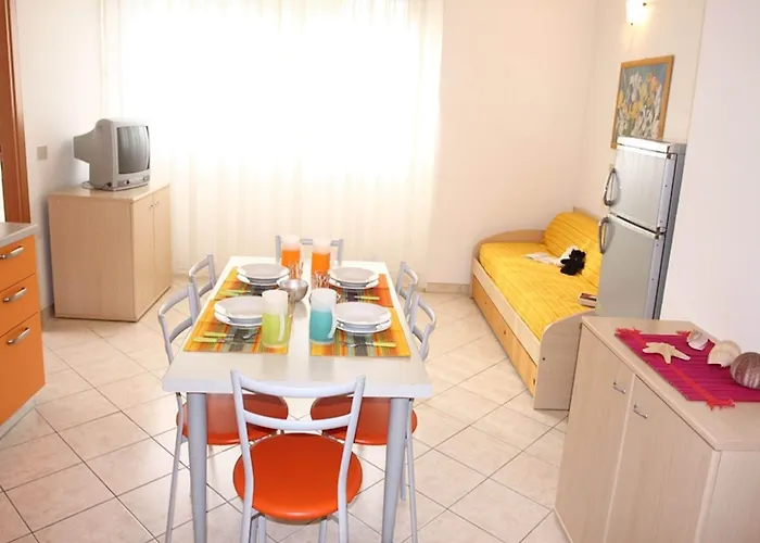 Appartement Two- Bedroom Flat With Sea View In *