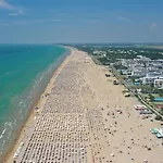 Two- Bedroom Flat With Sea View In Apartment *