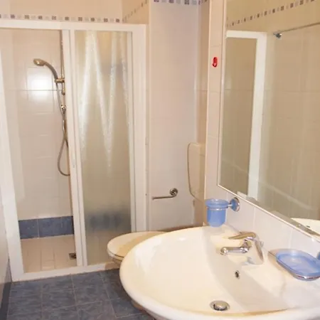 Two- Bedroom Flat With Sea View In Apartment *
