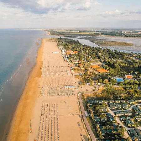 Two- Bedroom Flat With Sea View In Apartment Bibione