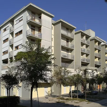 Two- Bedroom Flat With Sea View In Apartment *